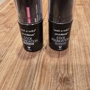 Wet n Wild Foundation Duo in Porcelain and Vanilla Beige